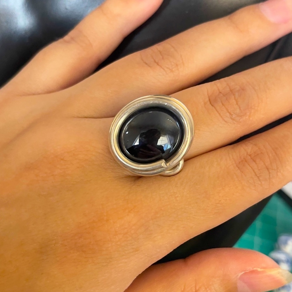 Silver tone wired chunky heavy ring with black stone ring